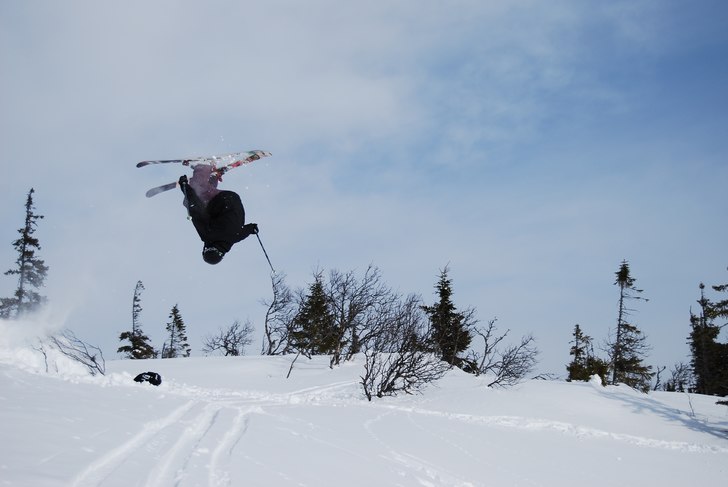 En av de första bakåtvolterna för borgen!. Foto: Ludvig Flyborg- Jag. Åkare: Niklas Borg.