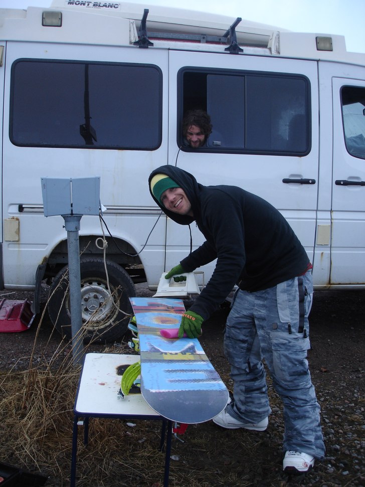 free power thanks to Riks gypsy parking lot! stoke. Foto: jurgen Haider. Åkare: brian Wolfe.