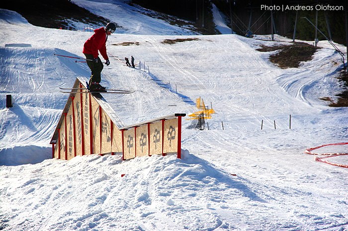jag gräjjndar på ett slajjd. Foto: Andreas Olofsson. Åkare: Emil Hagström.