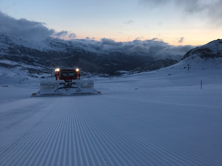 Tirsdag kl 10-16.00
10 cm nysnø på de øverste h.