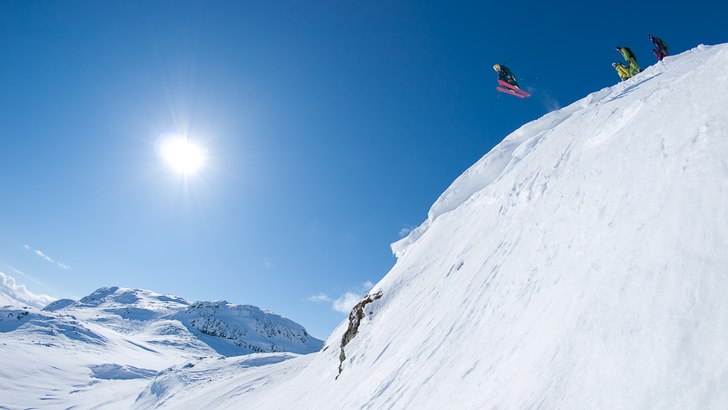 JEg hopper ut en vind driva i Hemsedal med mine ve. Foto: Stian K Elton. Åkare: Ole-Kristian Strøm.