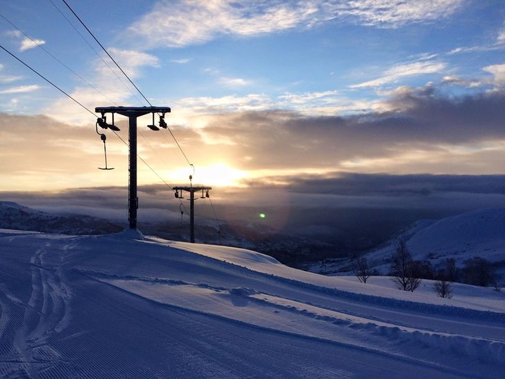 Over skyene er himmelen alltid blå
Nå er sola p�.