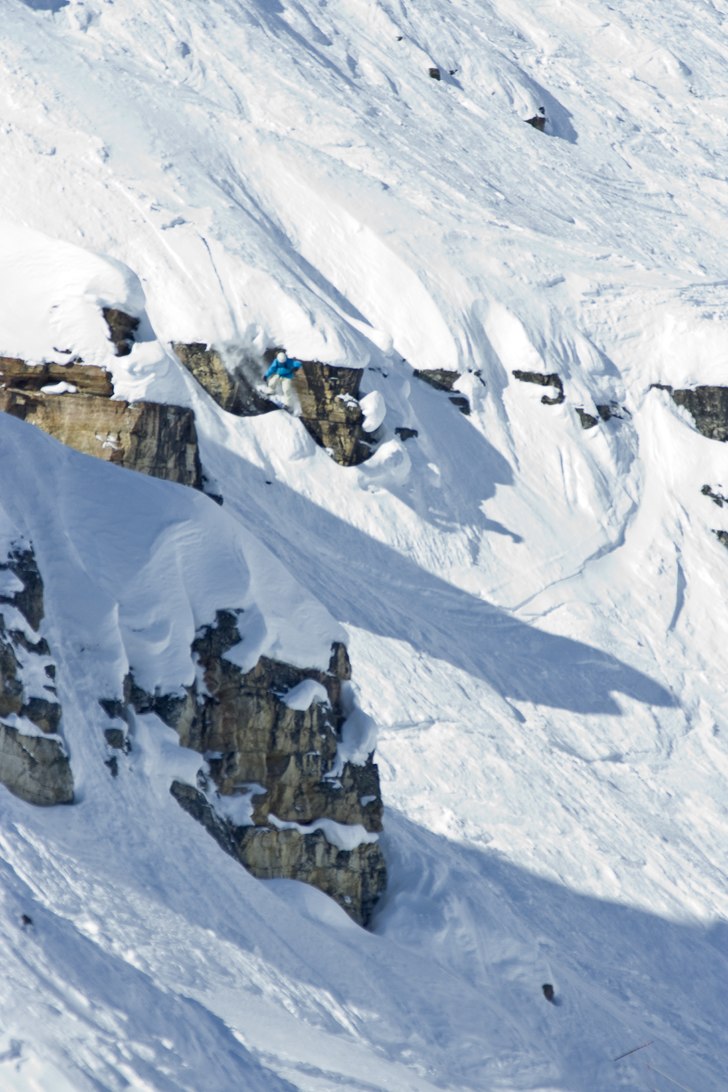 Jag droppar en klippa på Whitewall.. Foto: Per Nyberg. Åkare: Emil Rydell.