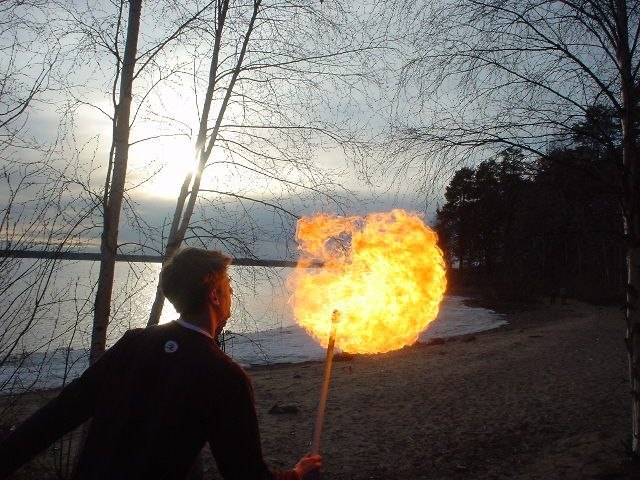 Här Sprutar jag lite eld.. Foto: Magnus Jonsson. Åkare: Oskar Eriksson.