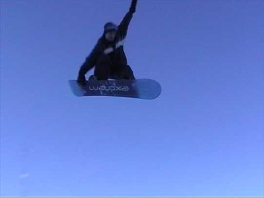 hopp med gamla brädan... ^^. Foto: Matts Lassas. Åkare: Simon Ahlsved.