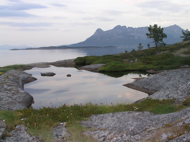 Tilthornet till höger och Lofoten till vänster. . Foto: Mattias Clarin.