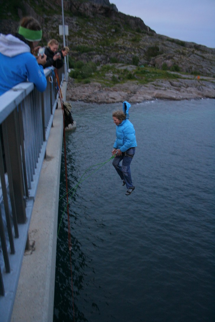 bropendling fra broen på vei til Henningsvær. Foto: Robert Tellvik. Åkare: Tonje D. Husbyn.
