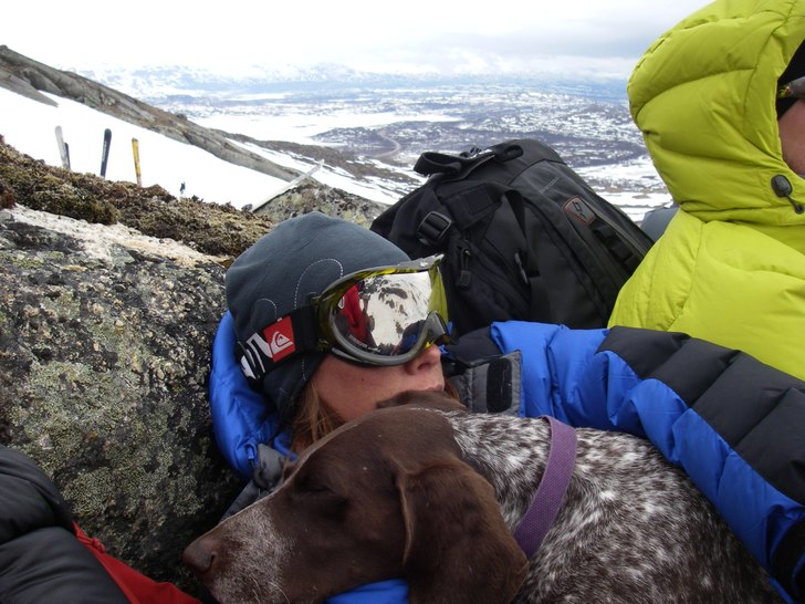 Foto: Emma Lundgren. Åkare: Anja Kero, Lycka och Mattis i bakgrunden.