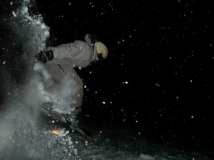 En häftig bild :P

Night sesion. Foto: Göran. Åkare: Samuel Lundh.