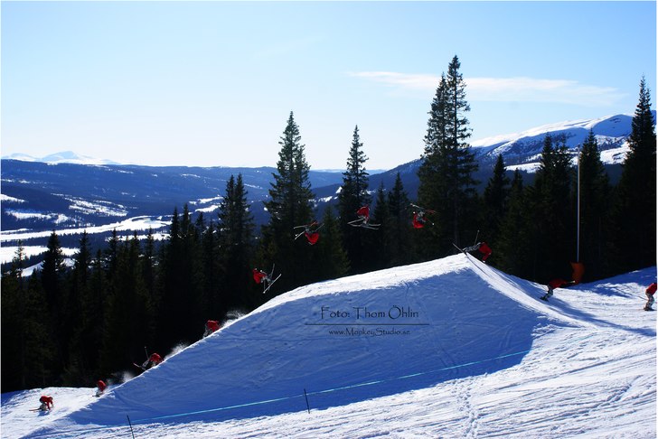 Lukas Hallström lägger en fet bakåt dubbel Fron. Foto: Thom Öhlin. Åkare: Lukas Hallström.