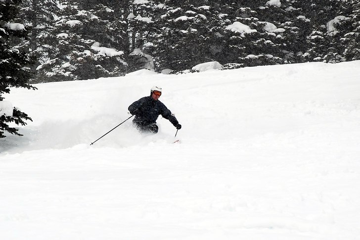 Ännu en dag med puder. Foto: Claes Isaksson. Åkare: Anders Wallin.