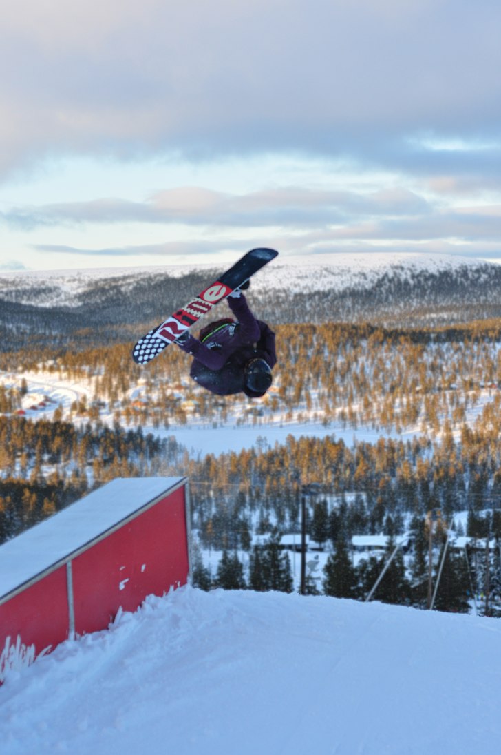 jag drar en 50/50 frontflip off i tandå :). Foto: L-G. Åkare: Viktor Larsson.