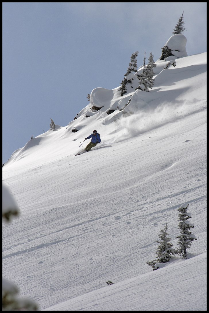 Martin bränner lite fulpuder.. Foto: Erik Pernestam (www.pernestam.se). Åkare: Martin Olsson.
