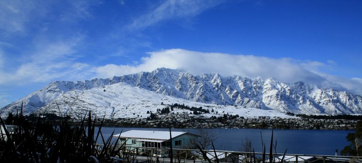 Vyn över The Remarkables från vår lägenhet.. Foto: Johanna Lundgren.
