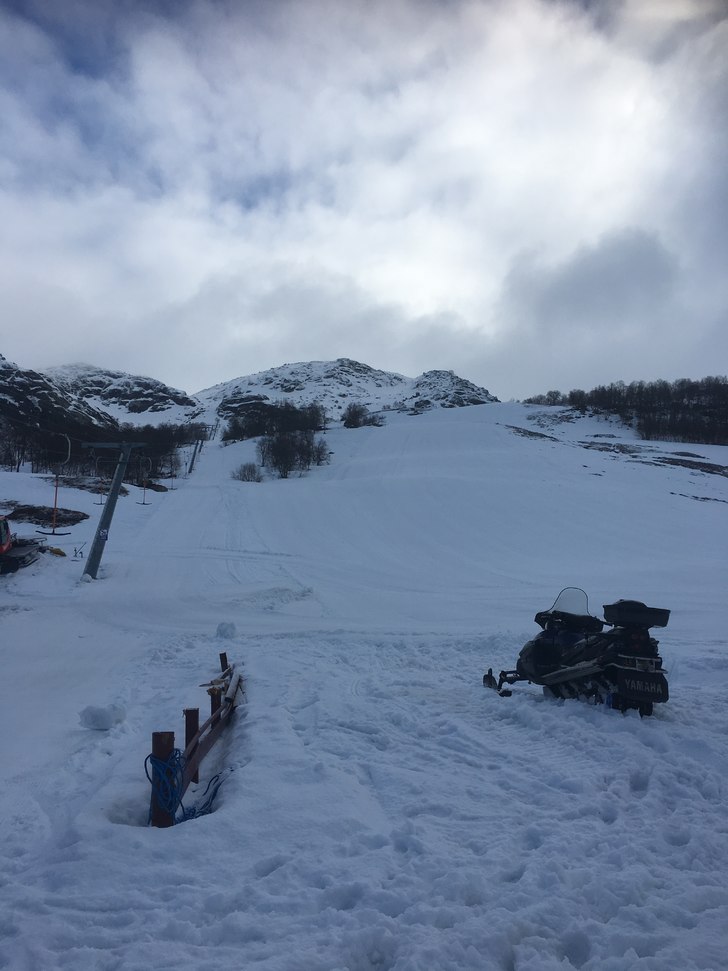 Torsdag 13/4
Lettskyet og pent vær på Fidjeland .