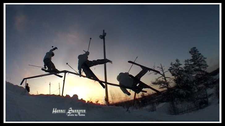 En av mina kompisar som släma på en kink rail.... Foto: hannes.. kompis fota. Åkare: hannes.