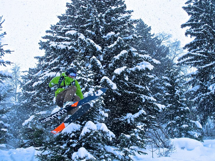 Bright colors in a snowy winter wonderland

- Da.