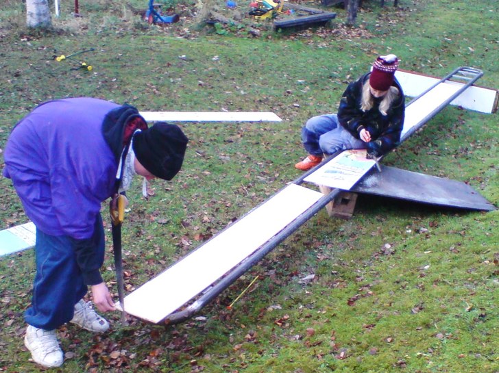 Bygger box.. Åkare: Jens och Carolina.