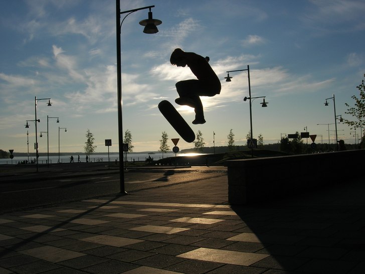 Detta blev nog skate dagens bästa bild se och nju. Foto: Axel. Åkare: Simon Blom.