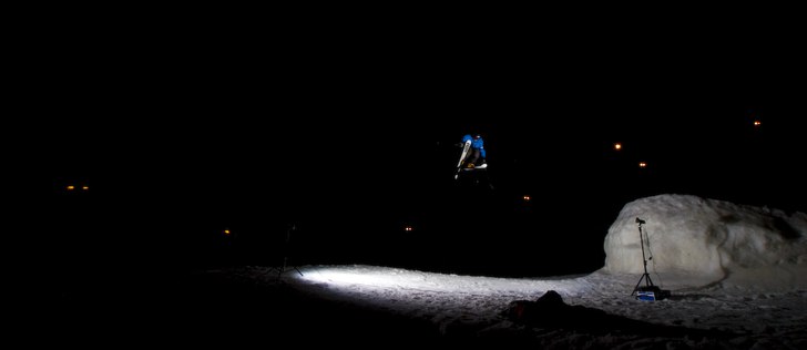 Testar lite inställningar inför session med Jako. Foto: Niclas Dahlgren. Åkare: Randome skier.