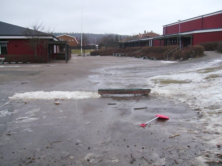 Niklas, vårat fetta rail som NÄSTAN gick att kö. Foto: Felix Martinsson. Åkare: jaja.