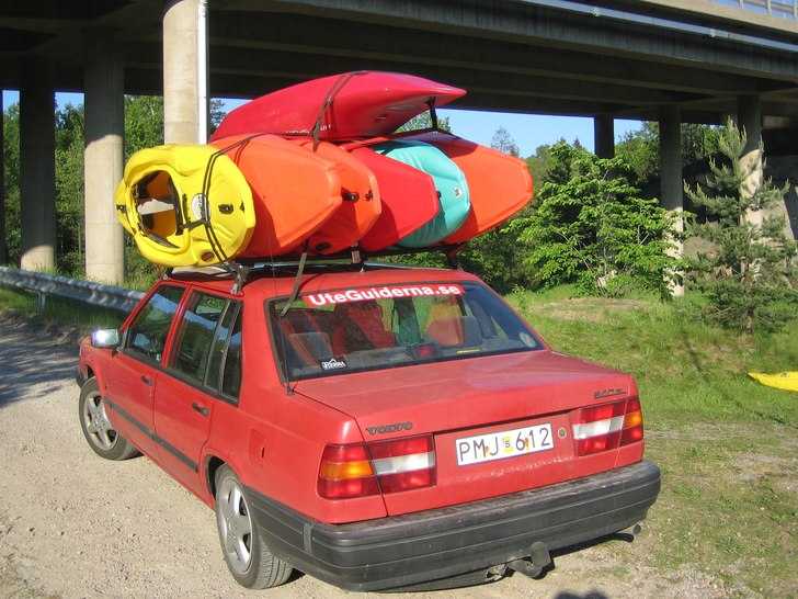 Har lastat bilen full med forskajaker. En skön da. Foto: Daniel Carlsson.