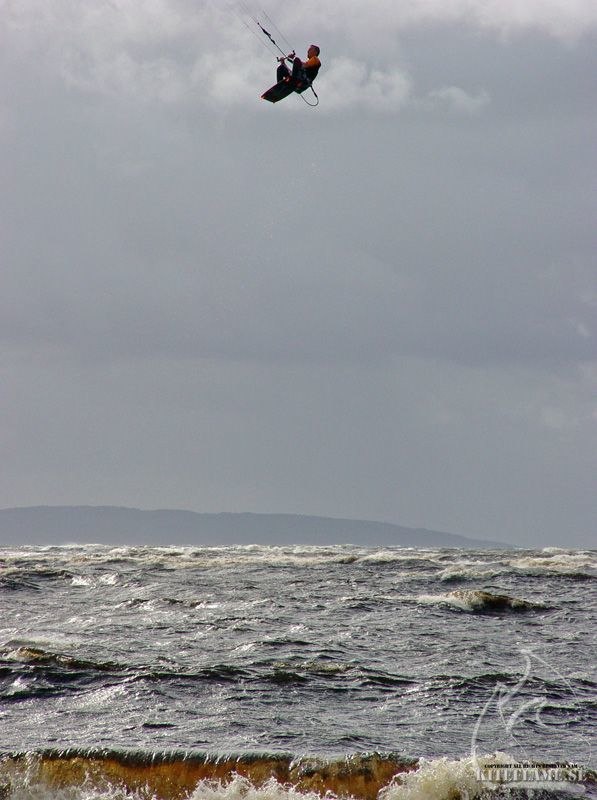 Kulingstyrka, 7kvm EH Wave.
Jag laddar håårt. Foto: Elias Axelsson. Åkare: Sam Hansson.