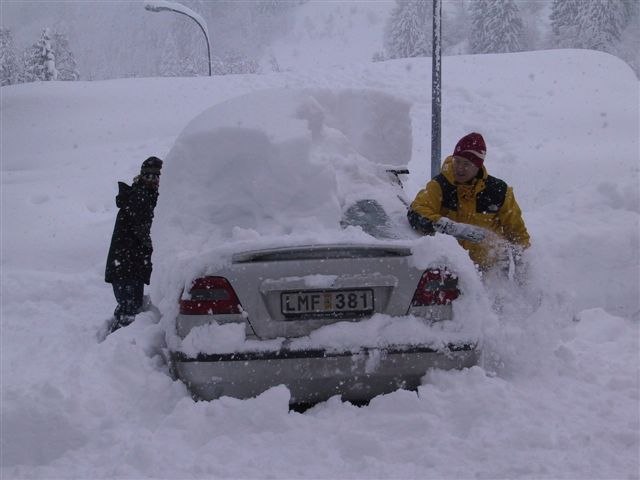 Fet mycker pudder utanför pisten !. Foto: Johan Åkesson. Åkare: Volvo S40.