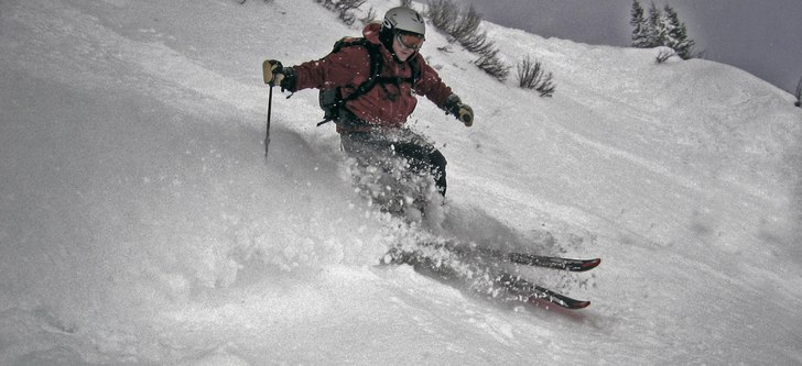 En grå dag med mye snø.. Foto: Martin Bergqvist. Åkare: Espen Stensrud.