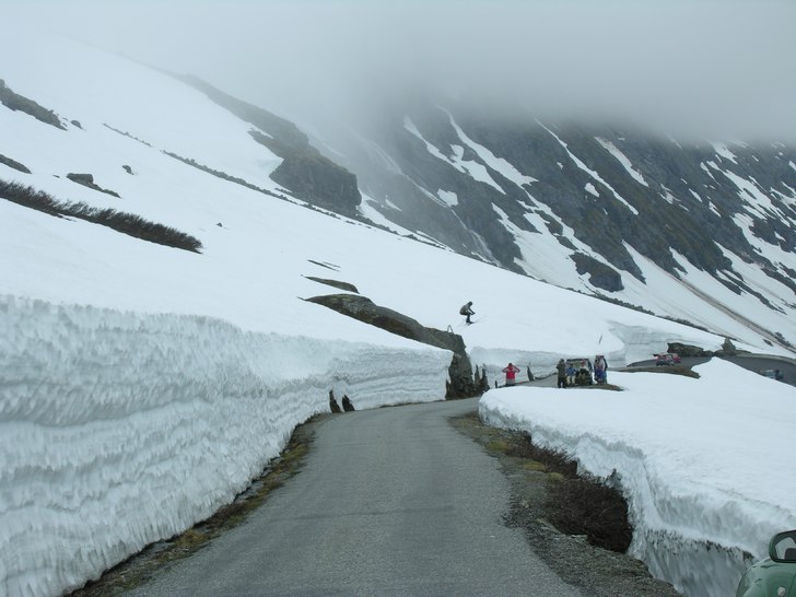 Foto: Klaus Esser. Åkare: okänd.