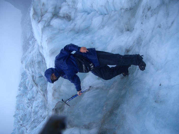 Försöka hålla humöret uppe inför kameran.... Foto: Daniel Moll.