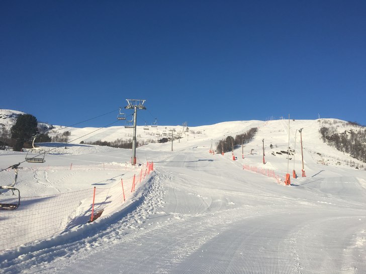Søndag 10.april
Sol fra skyfri himmel!
Alle heis.