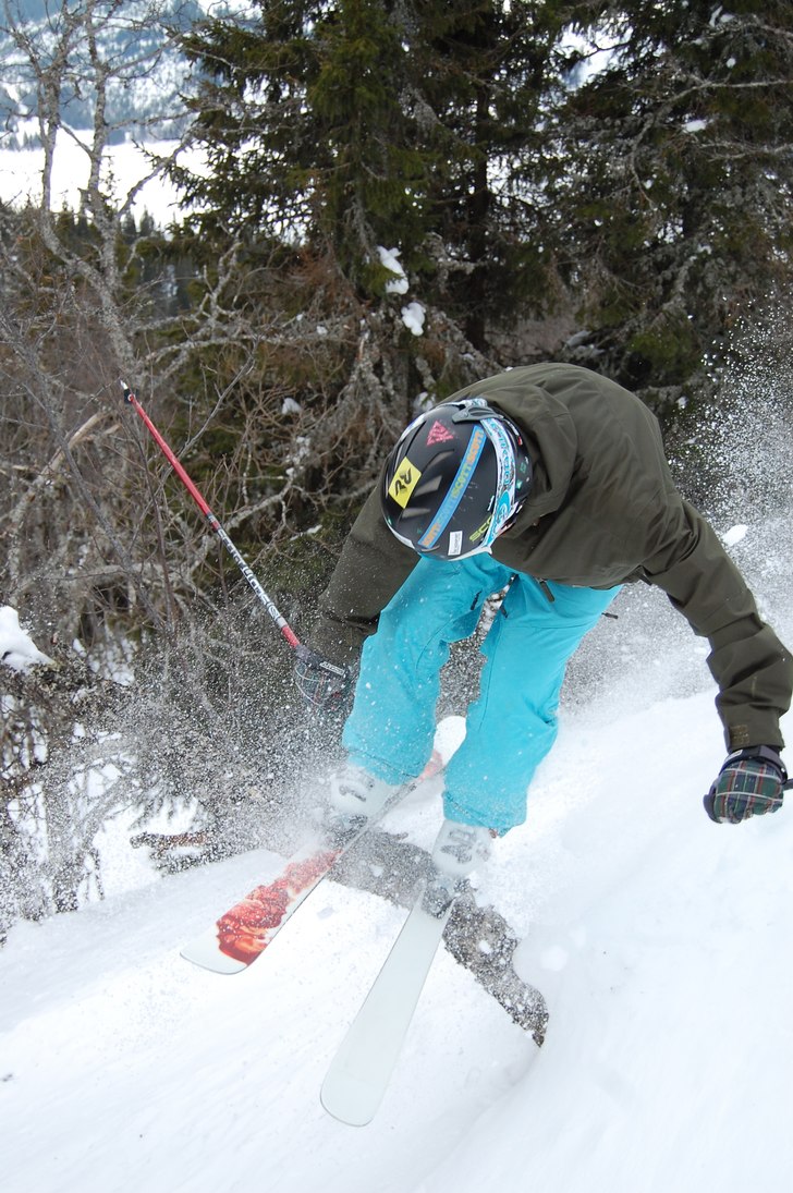 jag hoppade upp på ett  träd helt enkelt:P. Foto: emil gustavsson. Åkare: anton hartell.