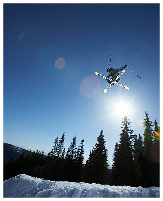En gammal bild att testa med. En stor snöhög som. Foto: Patrik Johäll. Åkare: Jag, Robert Melander.