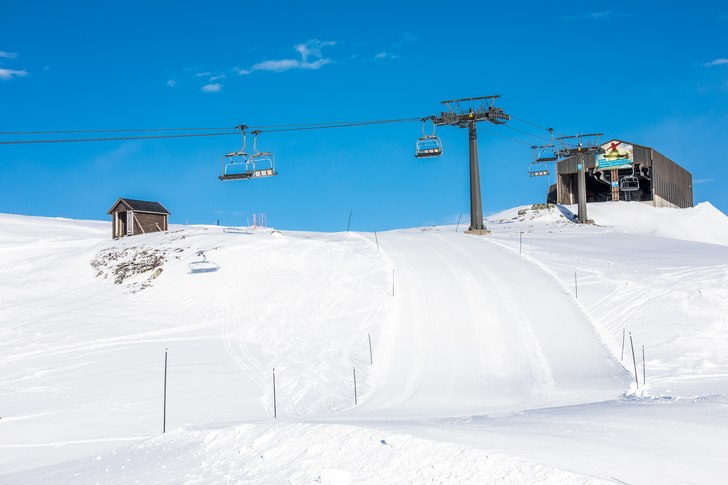Strålende sol
I går fikk vi litt ny snø og i da.