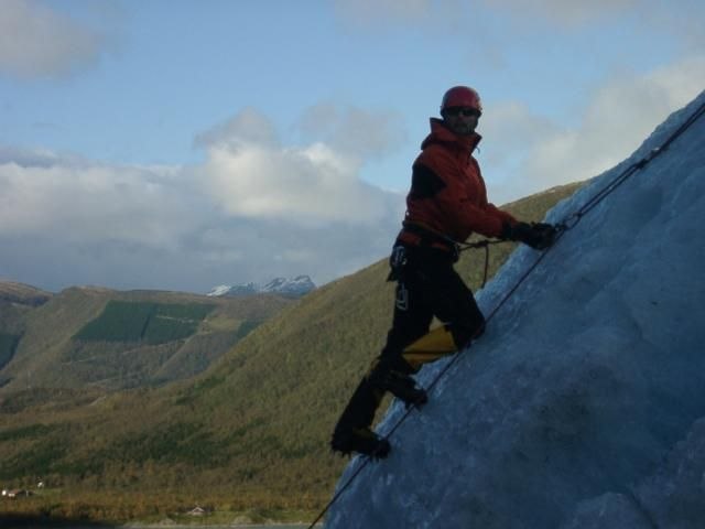 Vi var och hade Glaciärutbildning på Svartisen i. Foto: Jahan Wallin. Åkare: Gabriel Ågren.