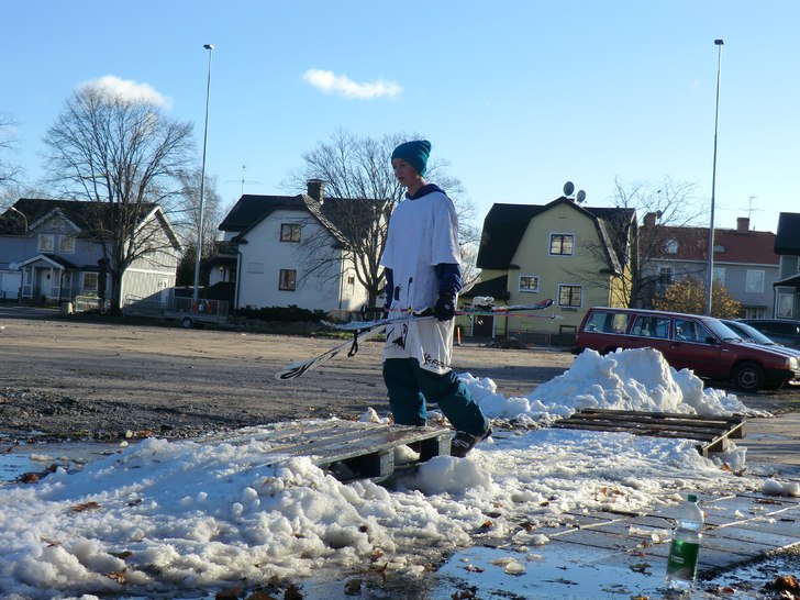 vid ishallen. Foto: Emil Bäcktröm. Åkare: jag.