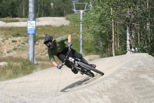 Riding the Geilo Bike park. Foto: Simen Berg. Åkare: Thomas Aaby.
