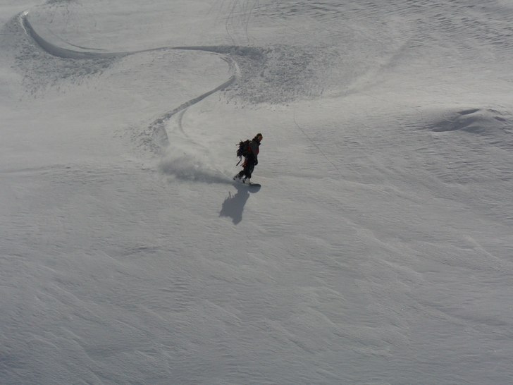 Theo lägger några mysiga svängar i närheten av. Foto: Per Jonsson. Åkare: Theo Rosen.