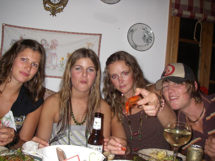 kräftskiva..sinnes, ingen ser ju frisk ut. Foto: -.