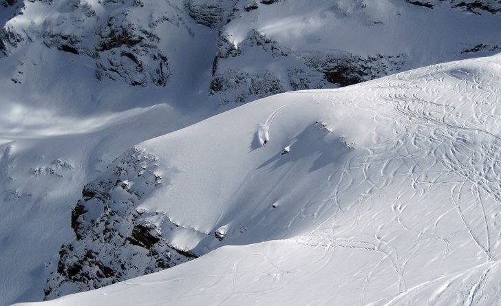 En fin sväng ovnför S-Couloir. Foto: Erik. Åkare: Theodore Birkner.