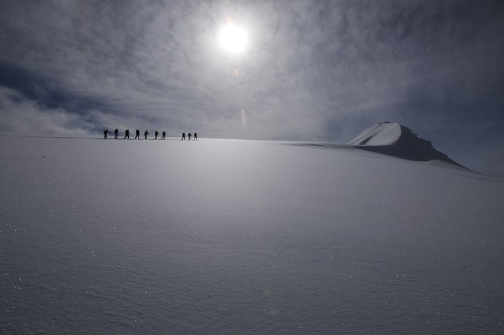 Ski Touring med Ruedi Beglinger, Selkirk Mountain . Foto: Ruedi Beglinger. Åkare: Martin Hansson, Eva Hansson m.fl.