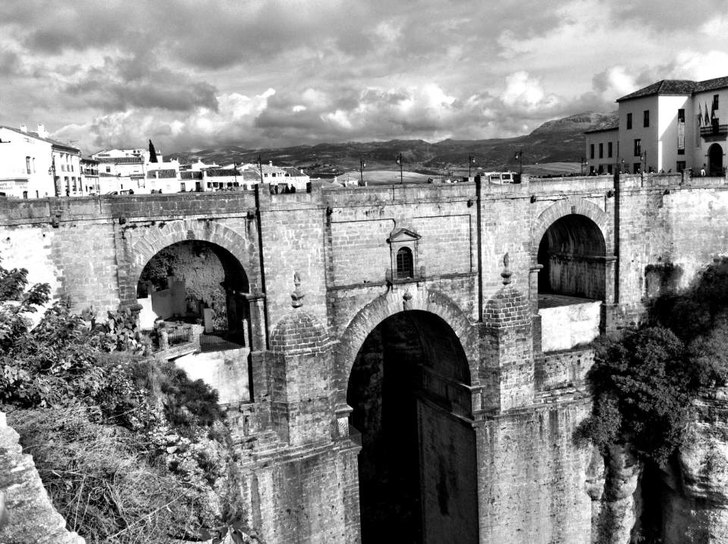 En bro som symboliserar bergstaden Ronda i Spanien. Foto: Samuel (MySelf).