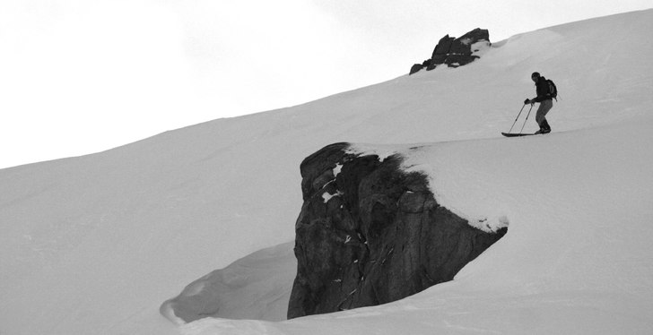 Efter lite knatande med hudar nådde vi toppen på. Foto: Johan Pettersson. Åkare: Seth Gustavsson.