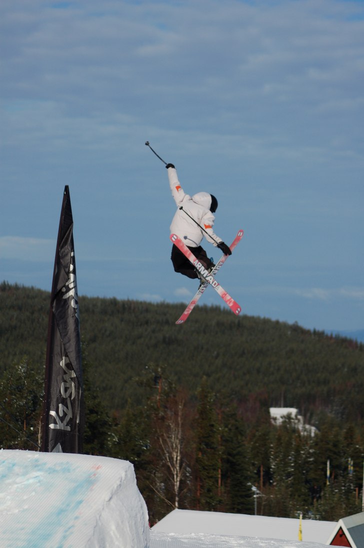 somsagt jag gillar att posa med undersidan på ski. Foto: Johan Östgren. Åkare: jag Gustav Edvall.
