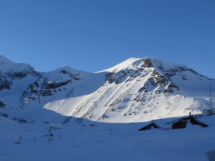 Gáskkaschokka rakt ovanför forskningsstugorna, o. Foto: tryggve tirén.