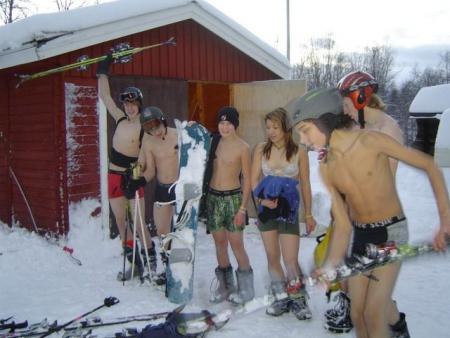Kallsongåk i hemavan.. Foto: Felicia Morén. Åkare: Joel fr vänster.