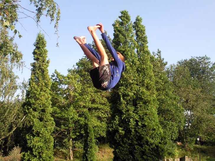 jag gör en b-flip truckdriver ;D. Foto: kumlinan. Åkare: august rung/ jag.