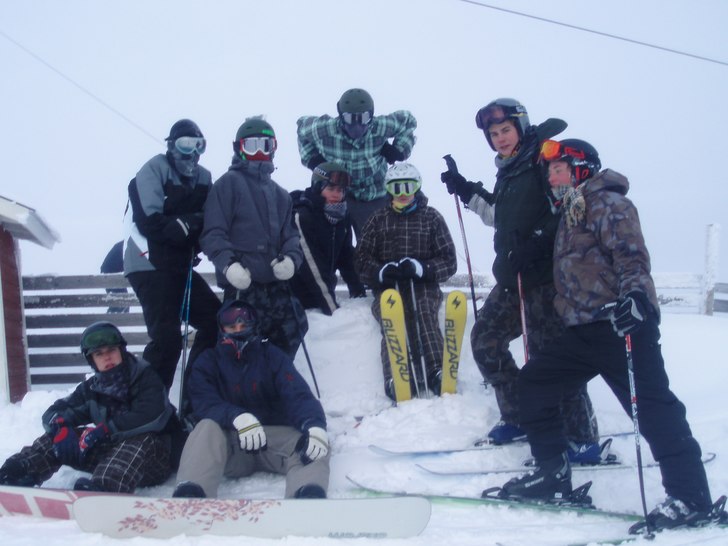 En skön friluftsdag i Vemdalen!. Foto: Henrik Blom. Åkare: Jocke, Erik , Skabben, Sebastian, Pontus, Patrik, Petter, Henke och Linus.