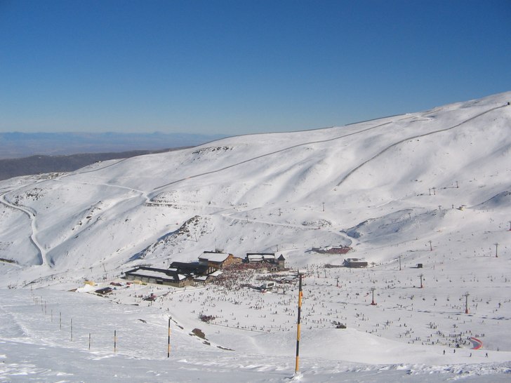 Vy över Borreguiles från toppen av monachil-lift. Foto: Jonas fryksten.